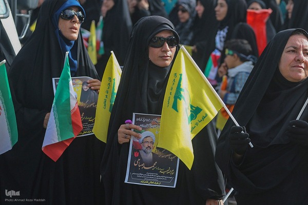 تشییع پیکر شهیده معصومه کرباسی و شهید محمد صباحی در شیراز