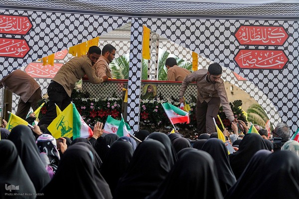 تشییع پیکر شهیده معصومه کرباسی و شهید محمد صباحی در شیراز