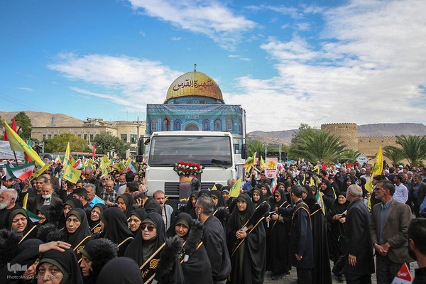 تشییع پیکر شهیده معصومه کرباسی و شهید محمد صباحی در شیراز
