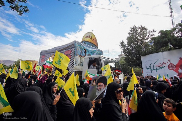 تشییع پیکر شهیده معصومه کرباسی و شهید محمد صباحی در شیراز