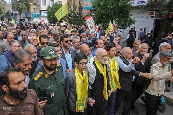 تشییع پیکر شهیده معصومه کرباسی و شهید محمد صباحی در شیراز