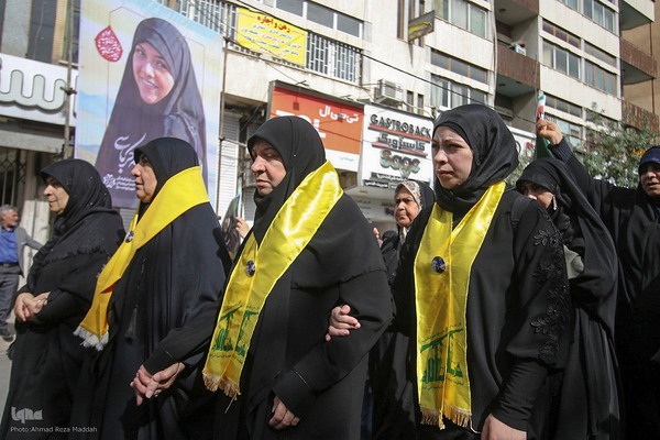 تشییع پیکر شهیده معصومه کرباسی و شهید محمد صباحی در شیراز