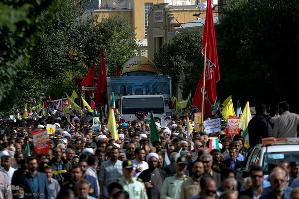 تشییع پیکر شهیده معصومه کرباسی و شهید محمد صباحی در شیراز