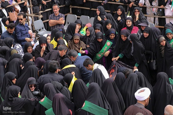 تشییع پیکر شهیده معصومه کرباسی و شهید محمد صباحی در شیراز