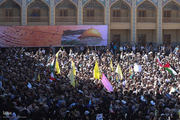 تشییع پیکر شهیده معصومه کرباسی و شهید محمد صباحی در شیراز