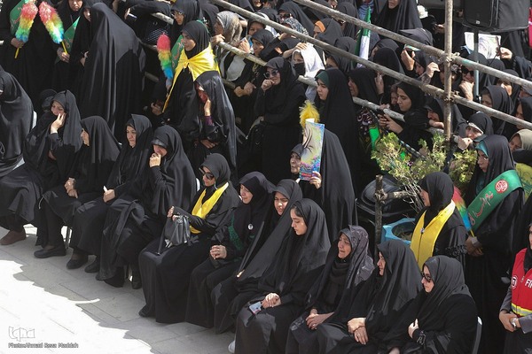 تشییع پیکر شهیده معصومه کرباسی و شهید محمد صباحی در شیراز