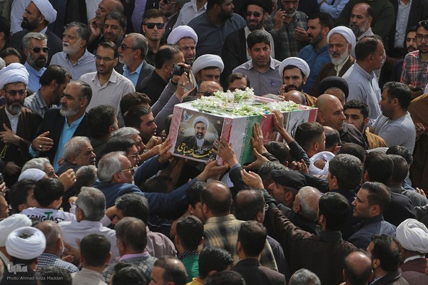 تشییع پیکر شهیده معصومه کرباسی و شهید محمد صباحی در شیراز