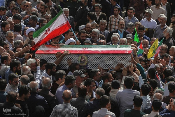 تشییع پیکر شهیده معصومه کرباسی و شهید محمد صباحی در شیراز