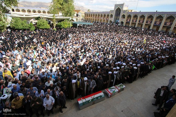تشییع پیکر شهیده معصومه کرباسی و شهید محمد صباحی در شیراز