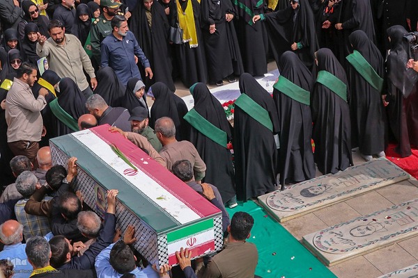 تشییع پیکر شهیده معصومه کرباسی و شهید محمد صباحی در شیراز