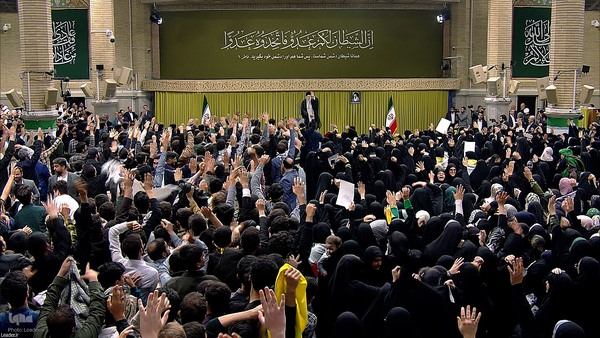 دیدار هزاران نفر از دانش‌آموزان و دانشجویان با رهبر انقلاب