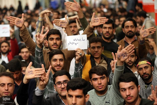 دیدار هزاران نفر از دانش‌آموزان و دانشجویان با رهبر انقلاب