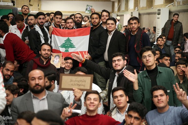 دیدار هزاران نفر از دانش‌آموزان و دانشجویان با رهبر انقلاب