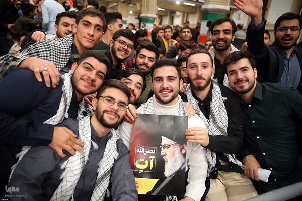 دیدار هزاران نفر از دانش‌آموزان و دانشجویان با رهبر انقلاب