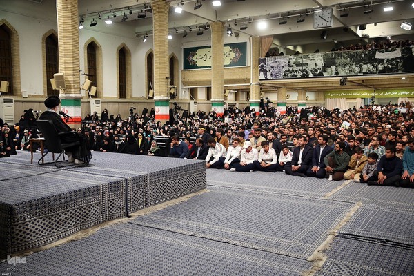 دیدار هزاران نفر از دانش‌آموزان و دانشجویان با رهبر انقلاب