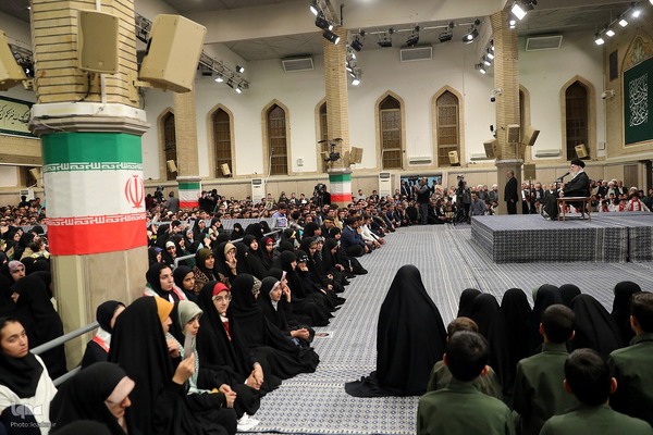 دیدار هزاران نفر از دانش‌آموزان و دانشجویان با رهبر انقلاب