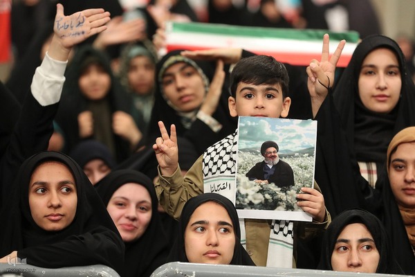 دیدار هزاران نفر از دانش‌آموزان و دانشجویان با رهبر انقلاب