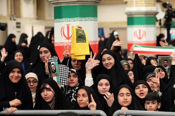 دیدار هزاران نفر از دانش‌آموزان و دانشجویان با رهبر انقلاب