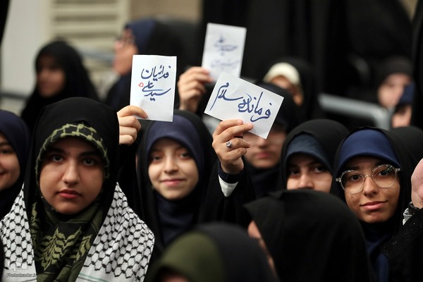 دیدار هزاران نفر از دانش‌آموزان و دانشجویان با رهبر انقلاب