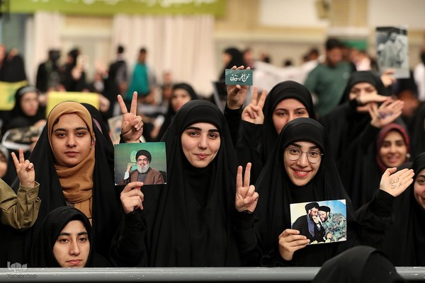 دیدار هزاران نفر از دانش‌آموزان و دانشجویان با رهبر انقلاب