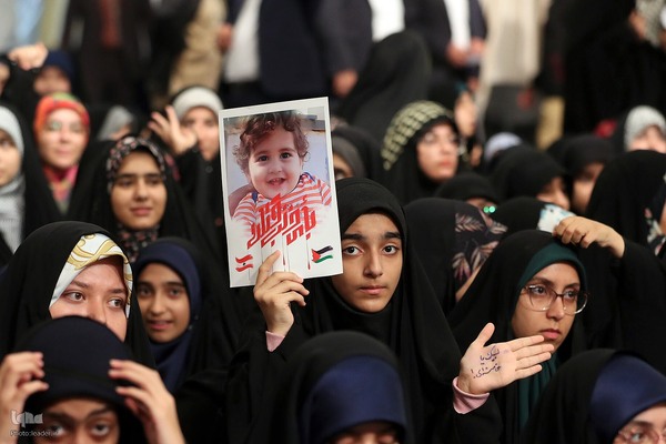 دیدار هزاران نفر از دانش‌آموزان و دانشجویان با رهبر انقلاب