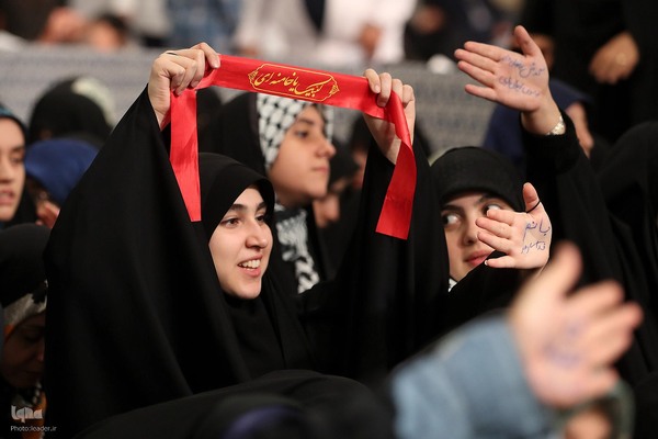 دیدار هزاران نفر از دانش‌آموزان و دانشجویان با رهبر انقلاب