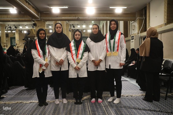 دیدار هزاران نفر از دانش‌آموزان و دانشجویان با رهبر انقلاب