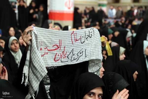 دیدار هزاران نفر از دانش‌آموزان و دانشجویان با رهبر انقلاب