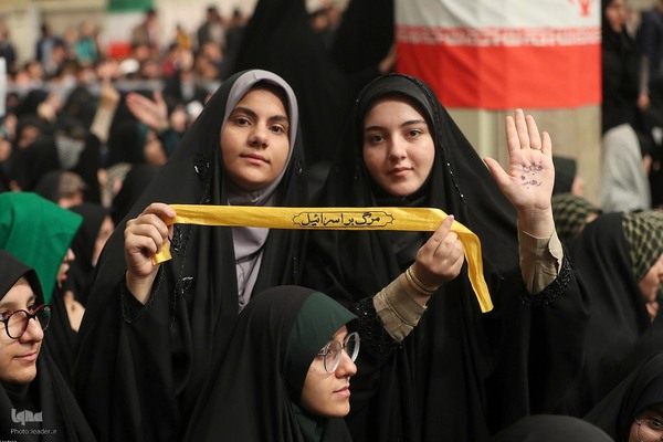 دیدار هزاران نفر از دانش‌آموزان و دانشجویان با رهبر انقلاب