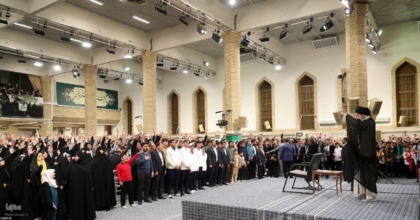 دیدار هزاران نفر از دانش‌آموزان و دانشجویان با رهبر انقلاب