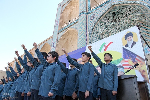 راهپیمایی ۱۳ آبان در یزد