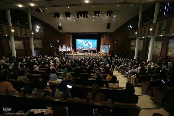 آیین اعطای تندیس ملی فداکاری دانشجویان ایران