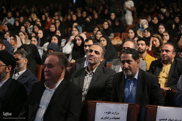 آیین اعطای تندیس ملی فداکاری دانشجویان ایران