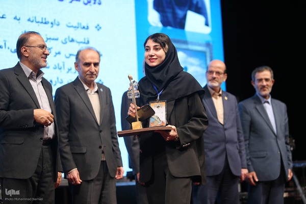 آیین اعطای تندیس ملی فداکاری دانشجویان ایران