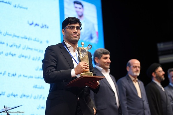 آیین اعطای تندیس ملی فداکاری دانشجویان ایران