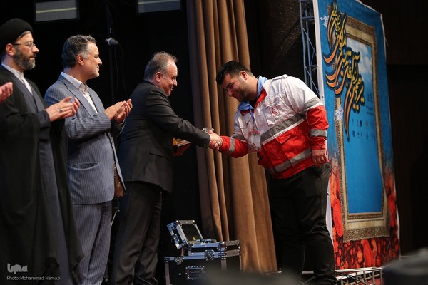 آیین اعطای تندیس ملی فداکاری دانشجویان ایران