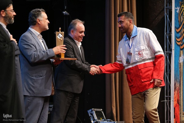 آیین اعطای تندیس ملی فداکاری دانشجویان ایران