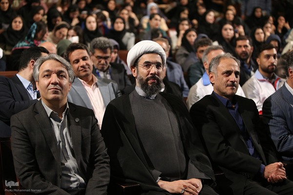 آیین اعطای تندیس ملی فداکاری دانشجویان ایران