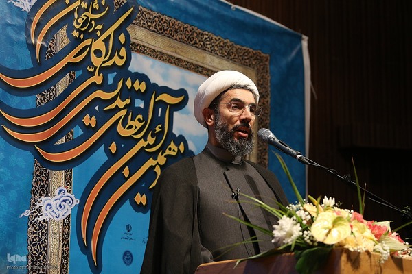 حجت‌الاسلام مصطفی رستمی، رئیس نهاد مقام معظم رهبری در دانشگاه تهران