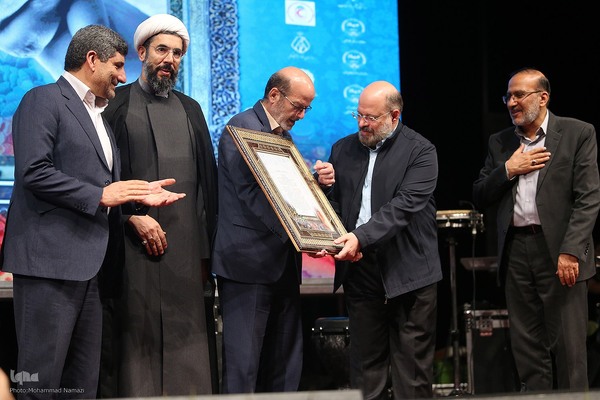 آیین اعطای تندیس ملی فداکاری دانشجویان ایران