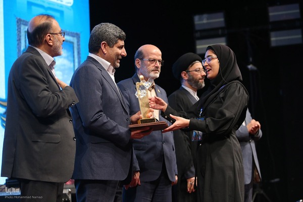 آیین اعطای تندیس ملی فداکاری دانشجویان ایران