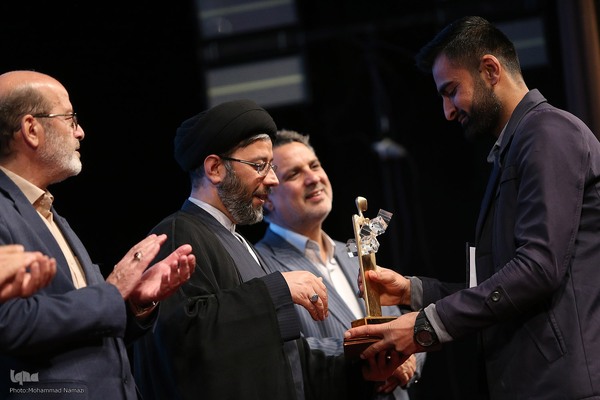 آیین اعطای تندیس ملی فداکاری دانشجویان ایران