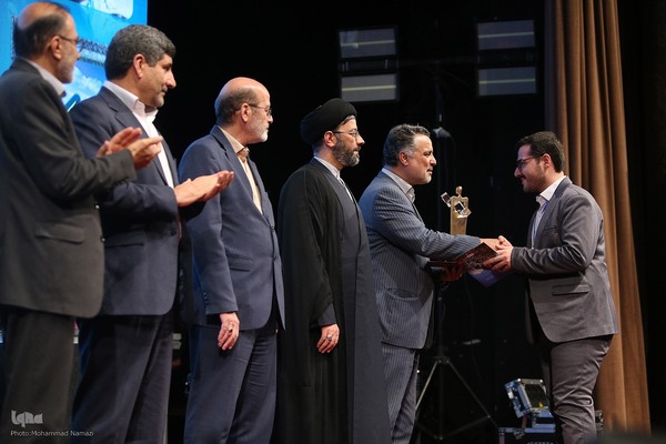 آیین اعطای تندیس ملی فداکاری دانشجویان ایران