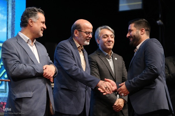 آیین اعطای تندیس ملی فداکاری دانشجویان ایران