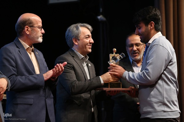 آیین اعطای تندیس ملی فداکاری دانشجویان ایران