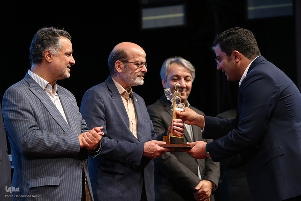 آیین اعطای تندیس ملی فداکاری دانشجویان ایران