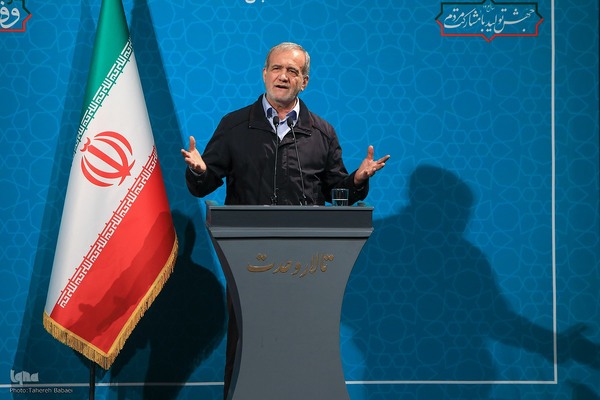 مسعود پزشکیان رئیس جمهور در آئین پاسداشت استاد «حسین انصاریان»