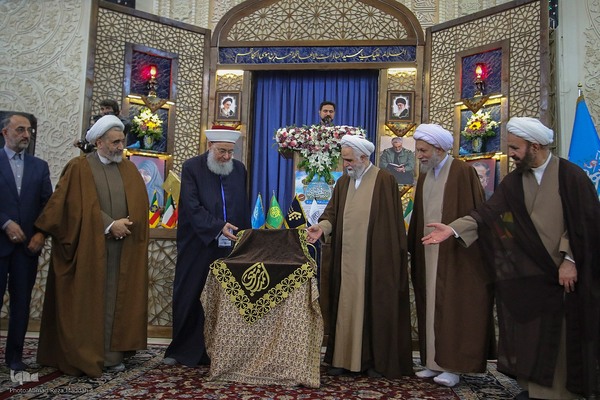 همایش بین المللی اندیشه های قرآنی حضرت آیت الله خامنه ای در حرم شاهچراغ(ع)