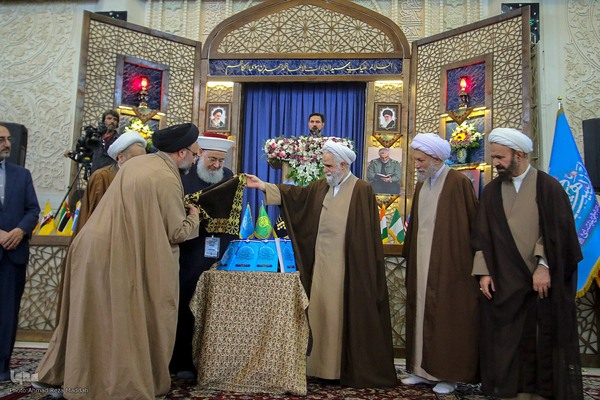 همایش بین المللی اندیشه های قرآنی حضرت آیت الله خامنه ای در حرم شاهچراغ(ع)