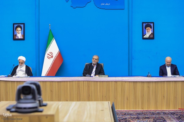 جلسه شورای عالی انقلاب فرهنگی